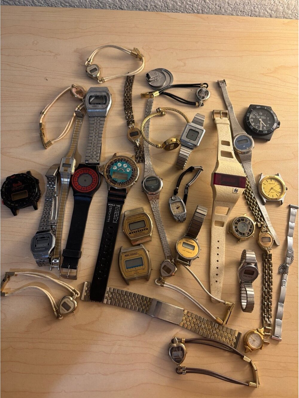Assorted Vintage Watches -Assorted Vintage Watches - Men's & Women's Collection